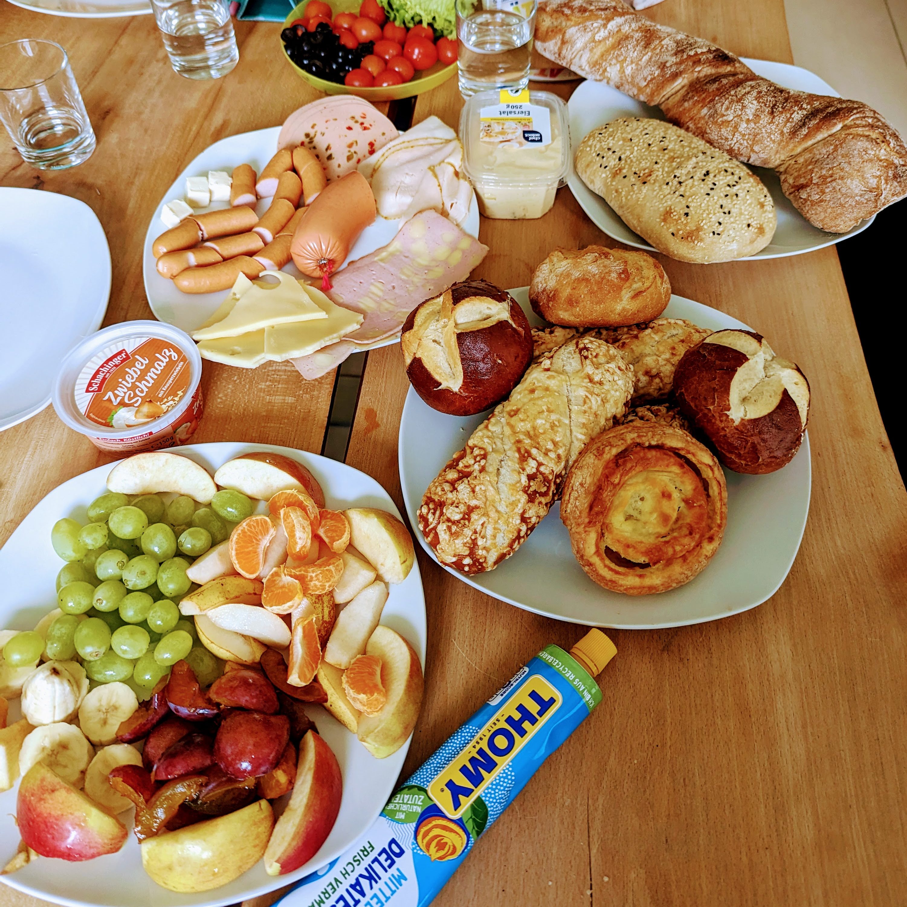 Abendbrot - Four on a journey, image size:3002x3002